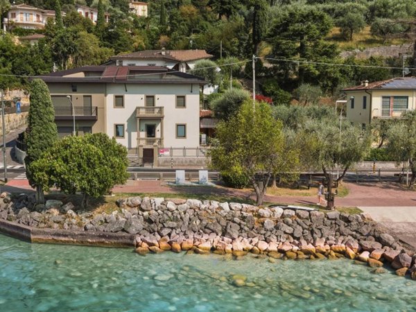appartamento in vendita a Torri del Benaco in zona Pai