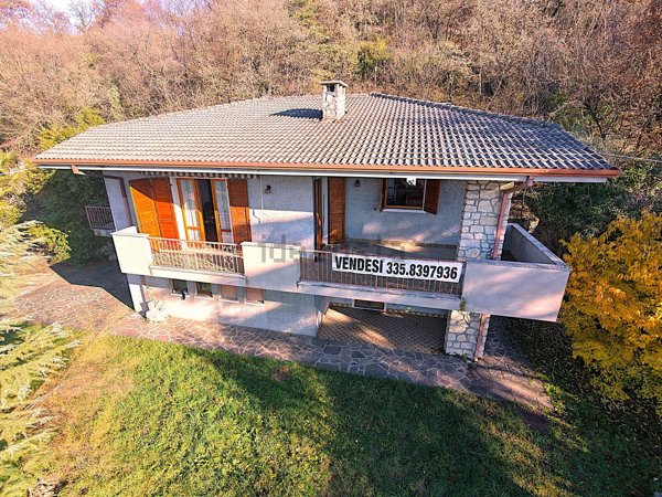 casa indipendente in vendita a Torri del Benaco in zona Albisano