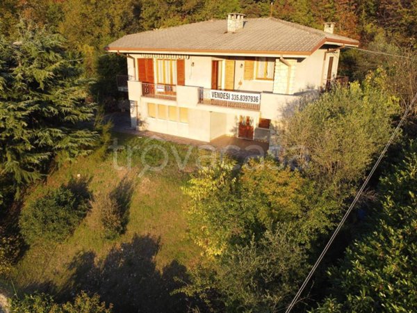 casa indipendente in vendita a Torri del Benaco in zona Albisano