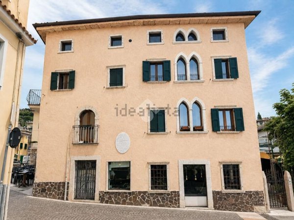 appartamento in vendita a Torri del Benaco in zona Albisano