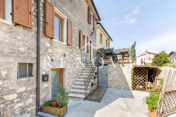 appartamento in vendita a Torri del Benaco in zona Albisano