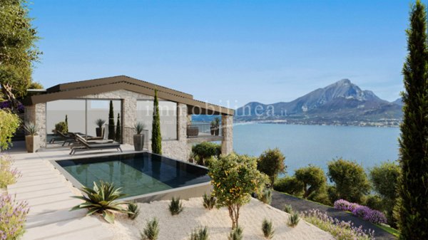 casa indipendente in vendita a Torri del Benaco in zona Pai