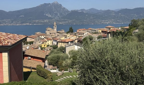 appartamento in vendita a Torri del Benaco in zona Albisano