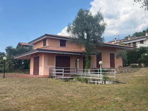 casa indipendente in vendita a Torri del Benaco in zona Albisano