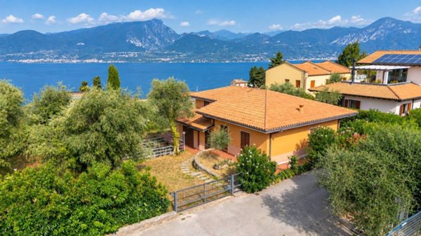 casa indipendente in vendita a Torri del Benaco in zona Albisano