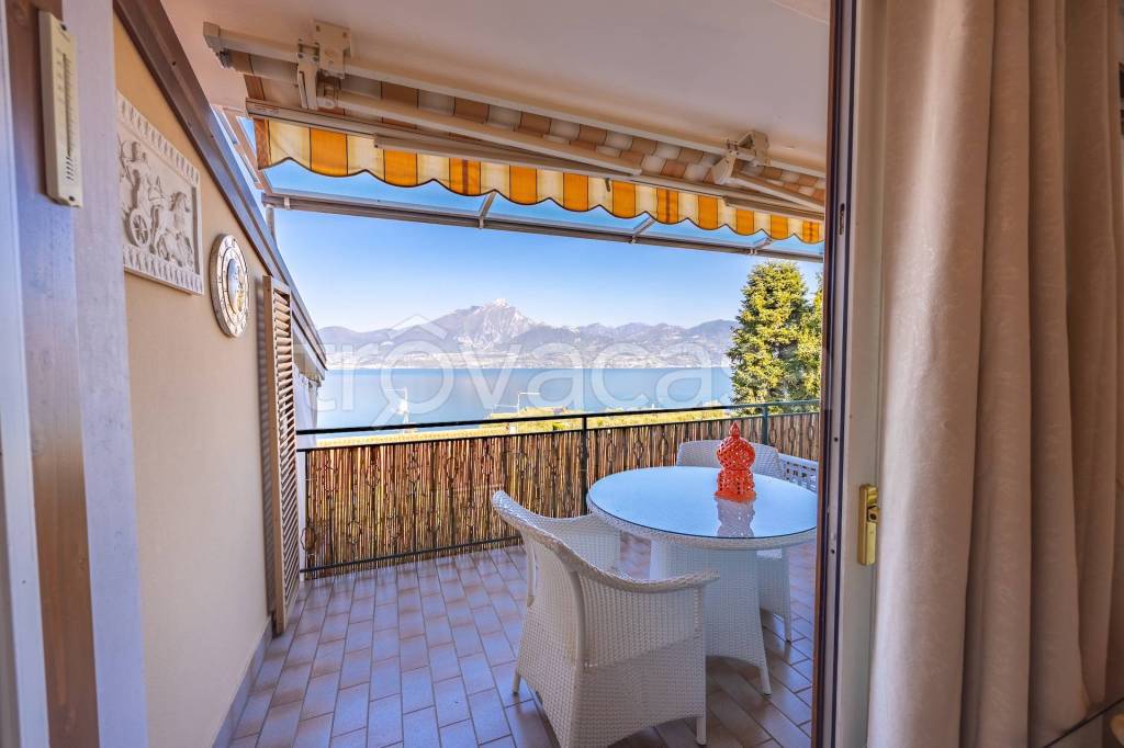 casa indipendente in vendita a Torri del Benaco