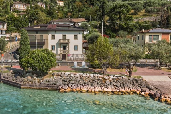 appartamento in vendita a Torri del Benaco in zona Pai