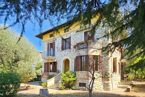 casa indipendente in vendita a Torri del Benaco in zona Albisano