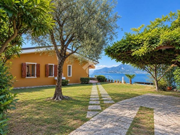 casa indipendente in vendita a Torri del Benaco in zona Pai