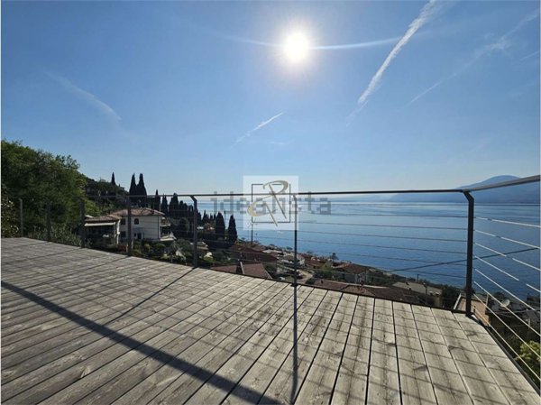 casa indipendente in vendita a Torri del Benaco