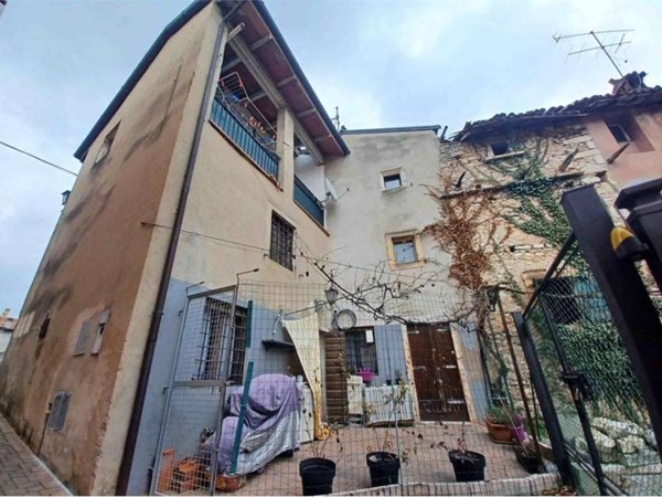 casa indipendente in vendita a Tregnago in zona Cogollo
