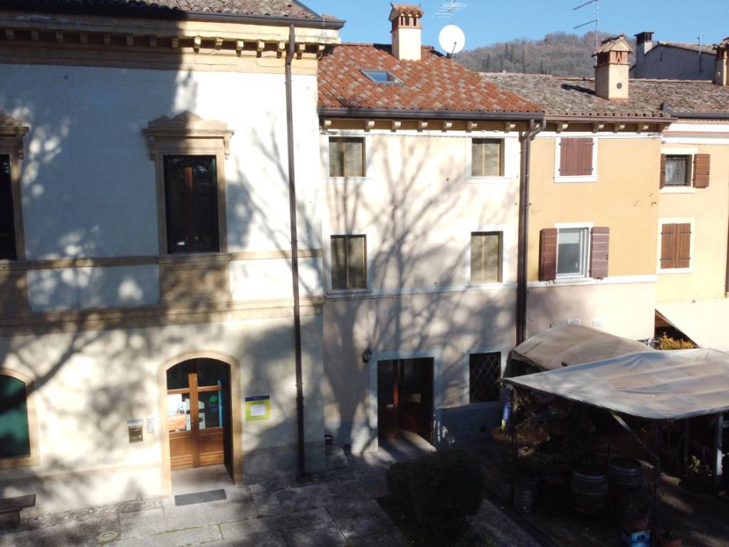 casa indipendente in vendita a Tregnago in zona Centro