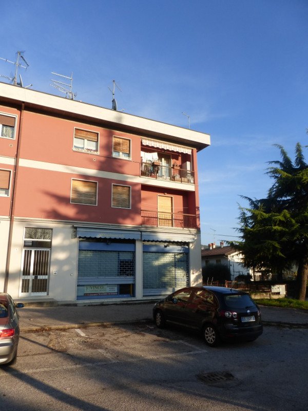 negozio in vendita a Tregnago in zona Centro