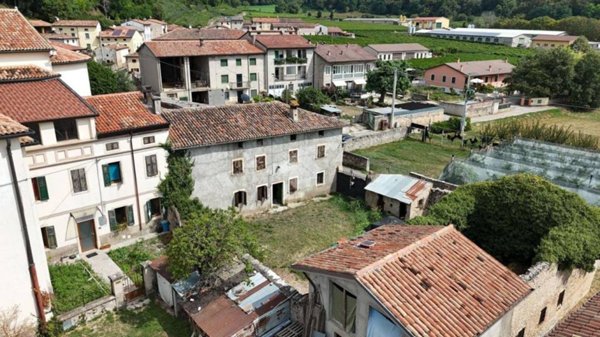 casa semindipendente in vendita a Tregnago in zona Cogollo