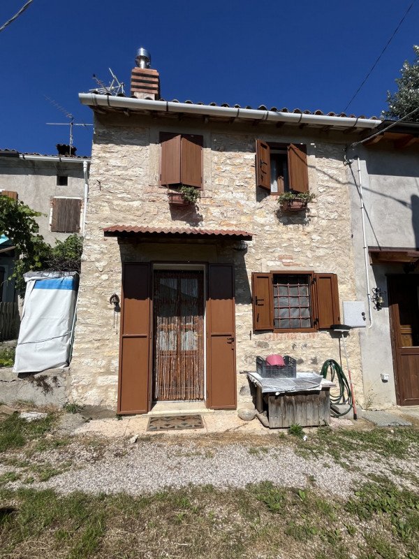 casa indipendente in vendita a Tregnago in zona Finetti