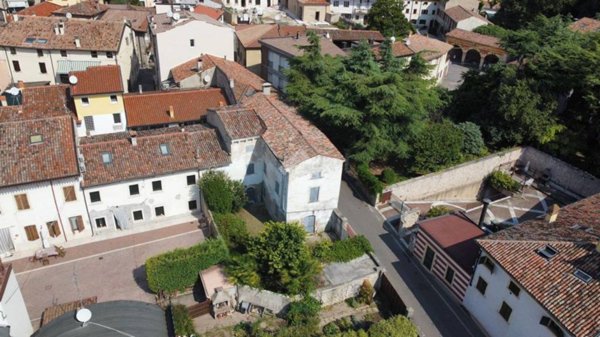 casa indipendente in vendita a Tregnago in zona Centro