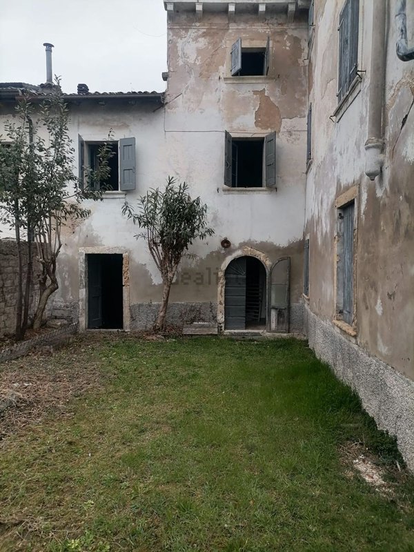 casa indipendente in vendita a Tregnago in zona Centro