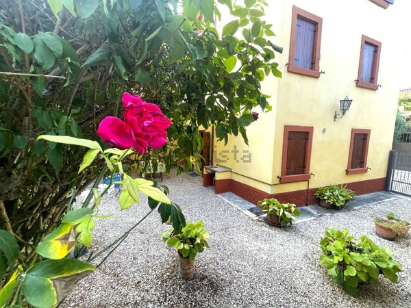 casa indipendente in vendita a Tregnago in zona Centro