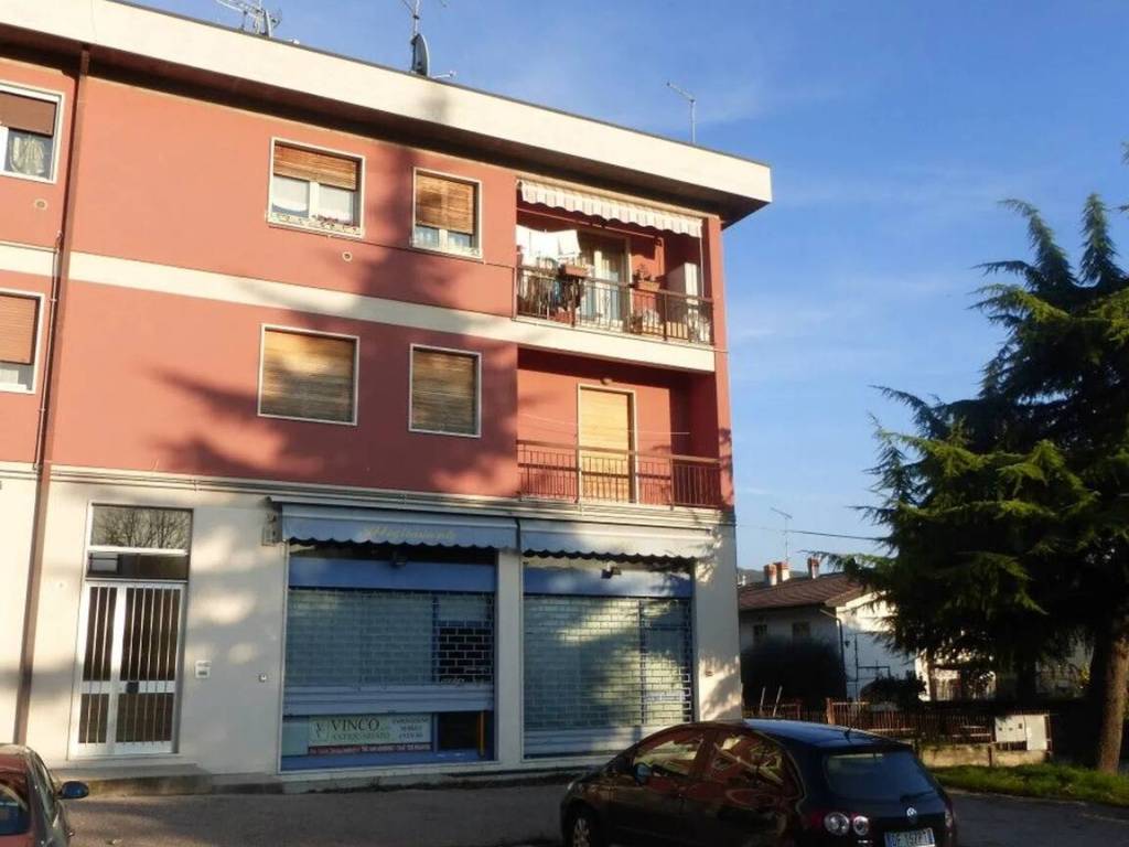 negozio in vendita a Tregnago in zona Centro