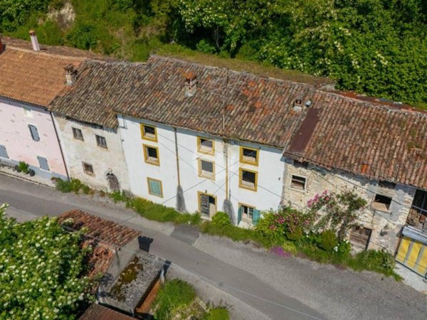 casa indipendente in vendita a Tregnago in zona Centro