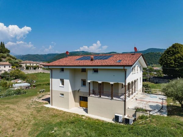 casa indipendente in vendita a Tregnago in zona Centro