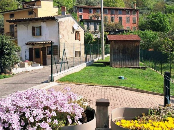 casa indipendente in vendita a Tregnago in zona Centro