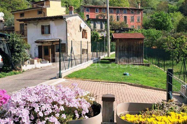 casa indipendente in vendita a Tregnago in zona Centro