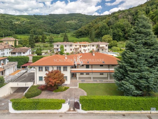 casa indipendente in vendita a Tregnago in zona Centro