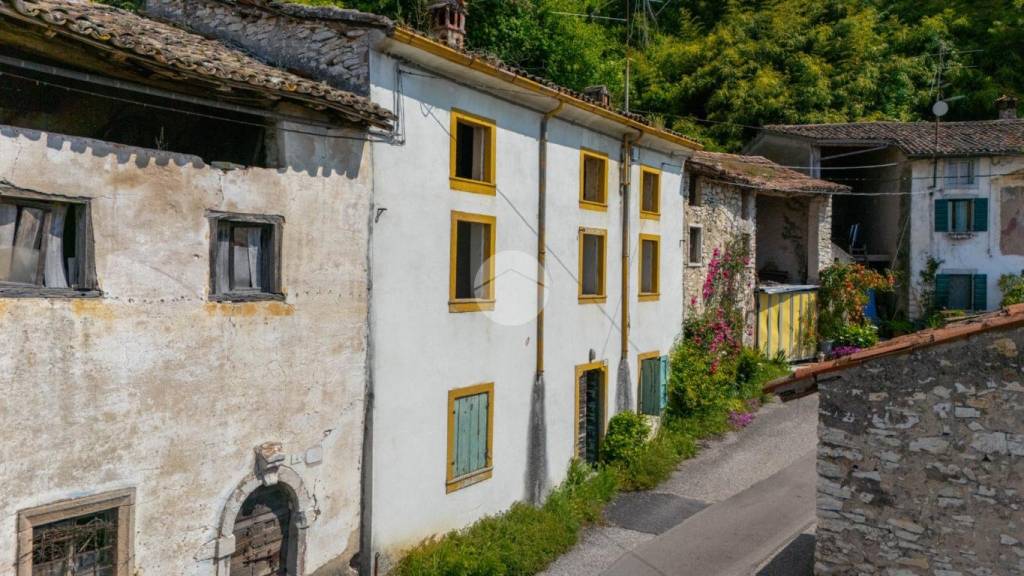 casa semindipendente in vendita a Tregnago in zona Centro