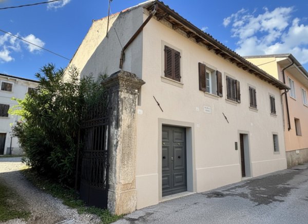 casa indipendente in vendita a Tregnago in zona Centro