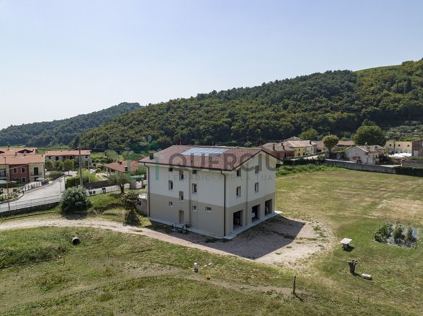casa indipendente in vendita a Tregnago in zona Marcemigo