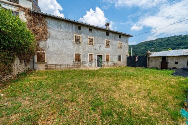 casale in vendita a Tregnago in zona Cogollo