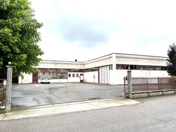 locale commerciale in vendita a Trevenzuolo