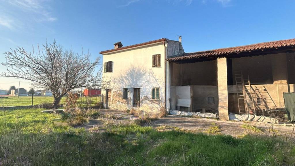 casa indipendente in vendita a Trevenzuolo in zona Fagnano
