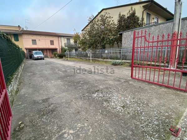 casa semindipendente in vendita a Trevenzuolo in zona Roncolevà