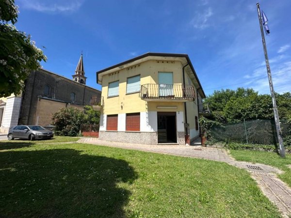 casa indipendente in vendita a Trevenzuolo in zona Roncolevà