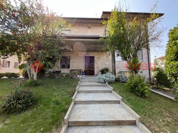 casa indipendente in vendita a Trevenzuolo in zona Roncolevà