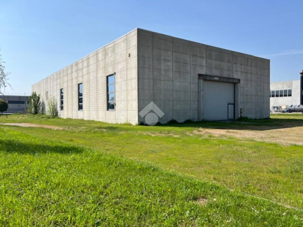 locale commerciale in vendita a Trevenzuolo