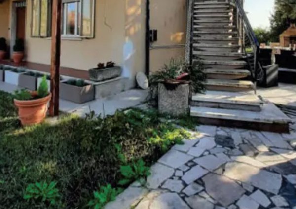 appartamento in vendita a Trevenzuolo in zona Roncolevà