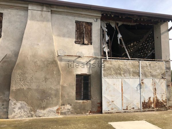 appartamento in vendita a Trevenzuolo in zona Roncolevà