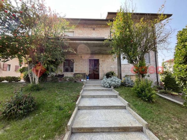 casa indipendente in vendita a Trevenzuolo in zona Roncolevà