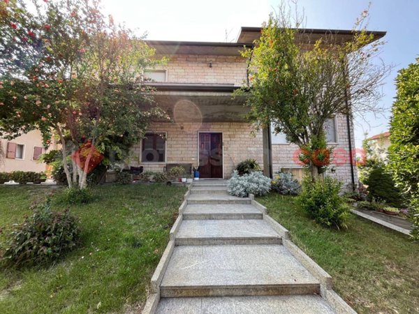 casa indipendente in vendita a Trevenzuolo in zona Roncolevà