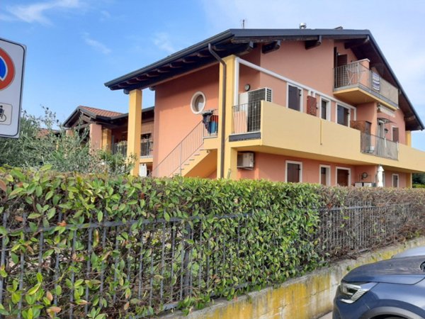 appartamento in vendita a Valeggio sul Mincio in zona Salionze