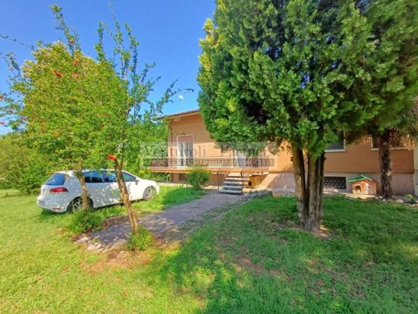 casa indipendente in vendita a Valeggio sul Mincio in zona Borghetto