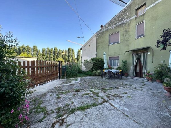 casa indipendente in vendita a Valeggio sul Mincio in zona Borghetto