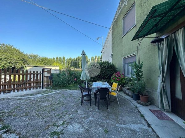 casa indipendente in vendita a Valeggio sul Mincio in zona Borghetto