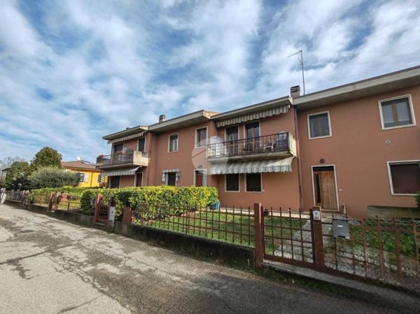 appartamento in vendita a Valeggio sul Mincio in zona Salionze