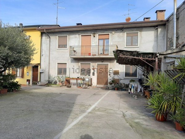 casa indipendente in vendita a Valeggio sul Mincio