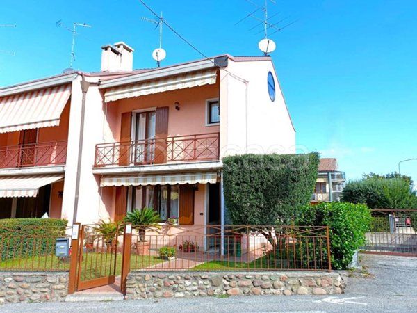 casa indipendente in vendita a Valeggio sul Mincio in zona Salionze