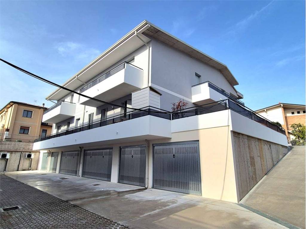 appartamento in vendita a Valeggio sul Mincio in zona Borghetto